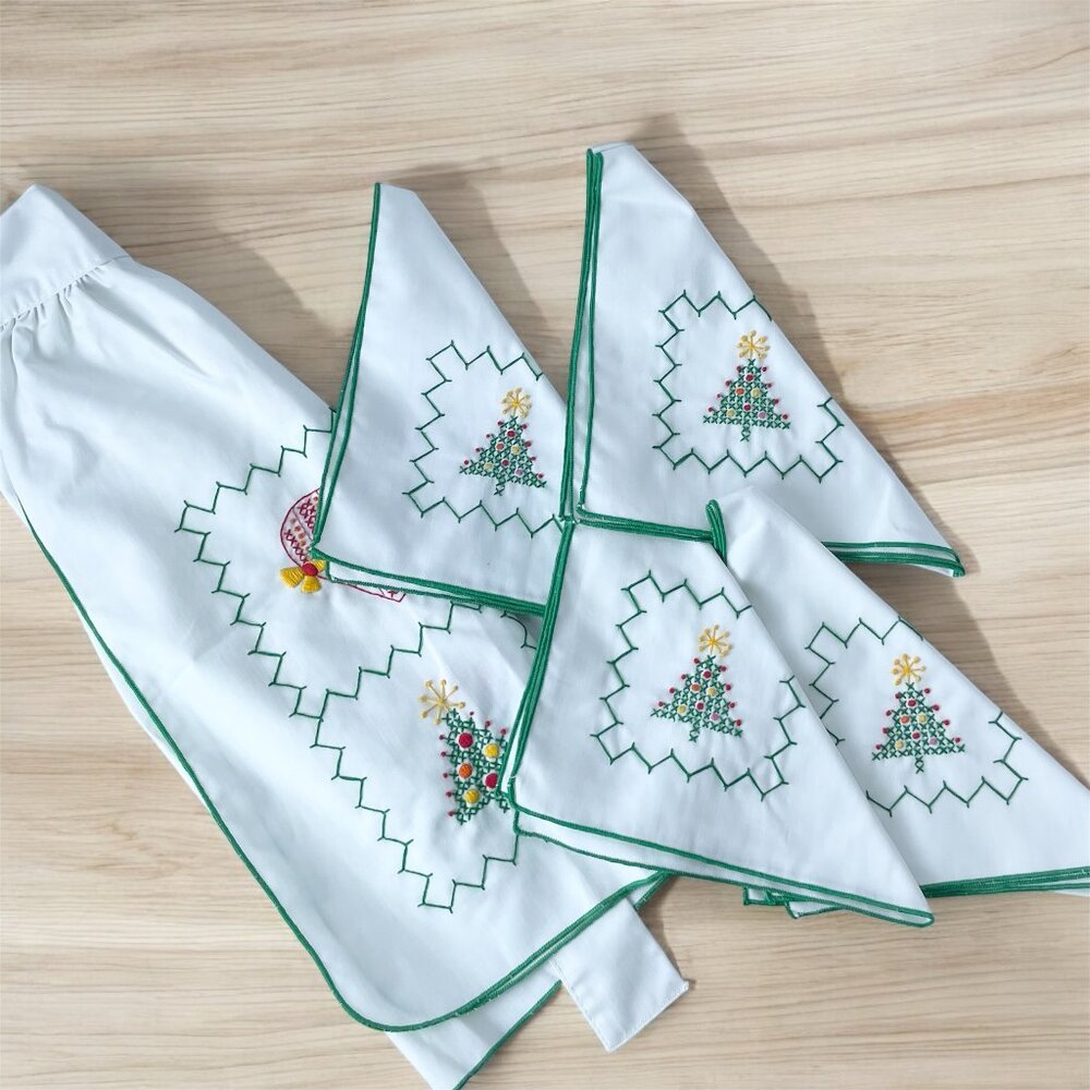 Christmas Dinner Napkins (4) Apron Set Vintage White Cotton Hand Embroidered